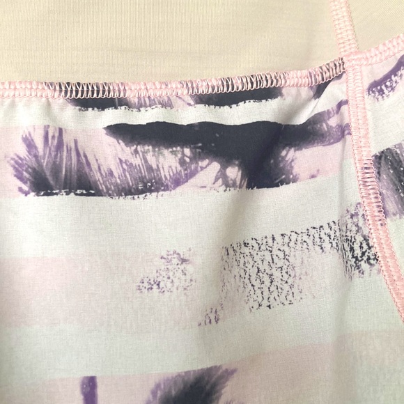 lululemon Shorts Size 4 - Picture 2 of 10